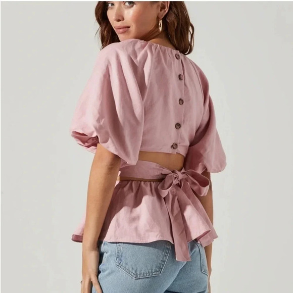 NWOT Astr The Cora cut out Top in pink / blush size M - Picture 2 of 12